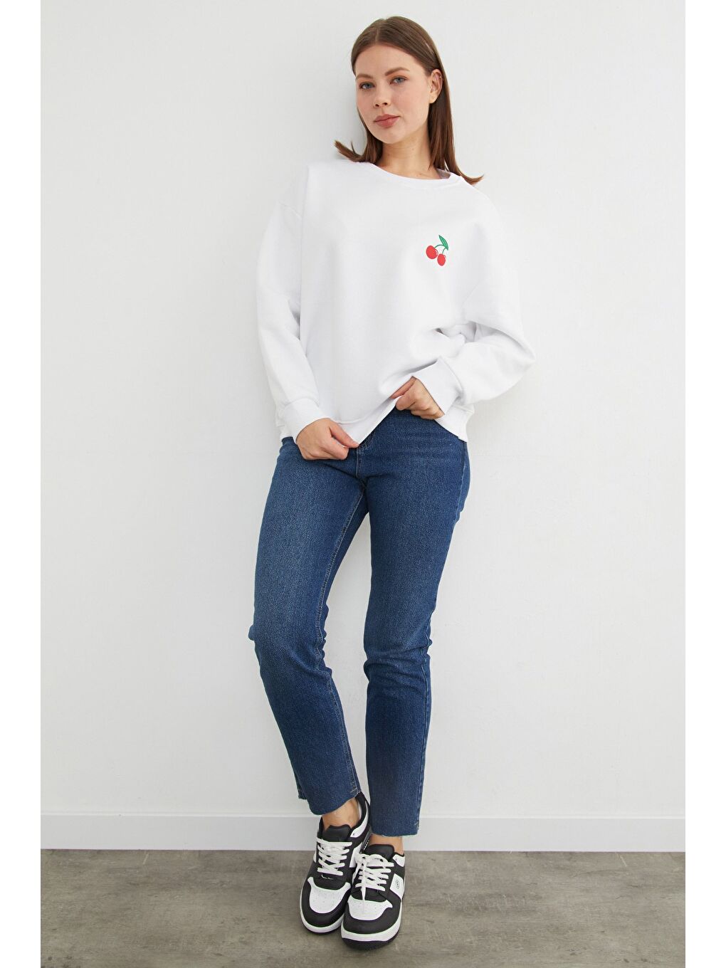 Beyaz 3 İplik Kiraz Baskılı Oversize Sweatshirt-1
