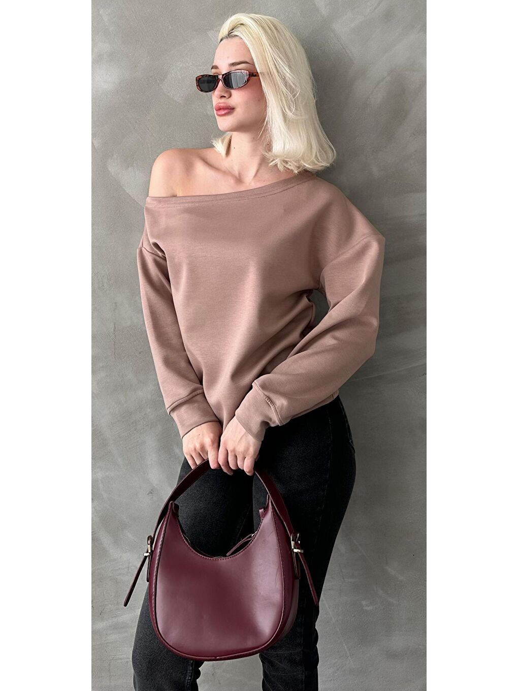 Bej Kayık Yaka Basic Sweatshirt Mg2228