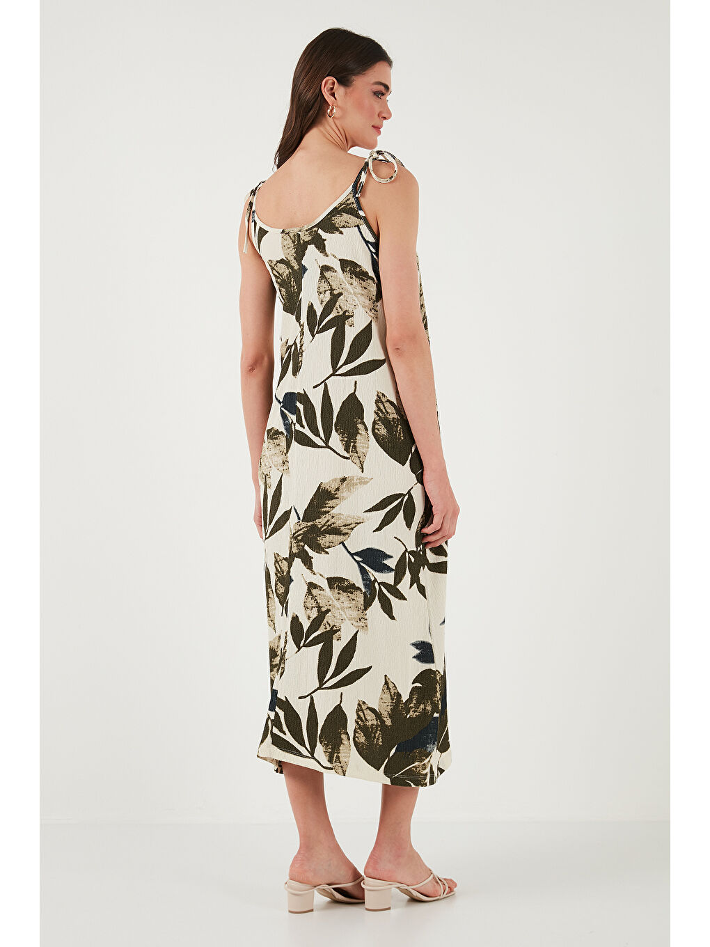 Yeşil Desenli Oversize Fit Bağlamalı İp Askılı Yuvarlak Yaka Midi Boy Kadın Elbise 5869022-1