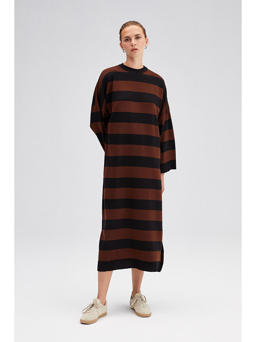 Siyah İnce Çizgili Triko Elbise