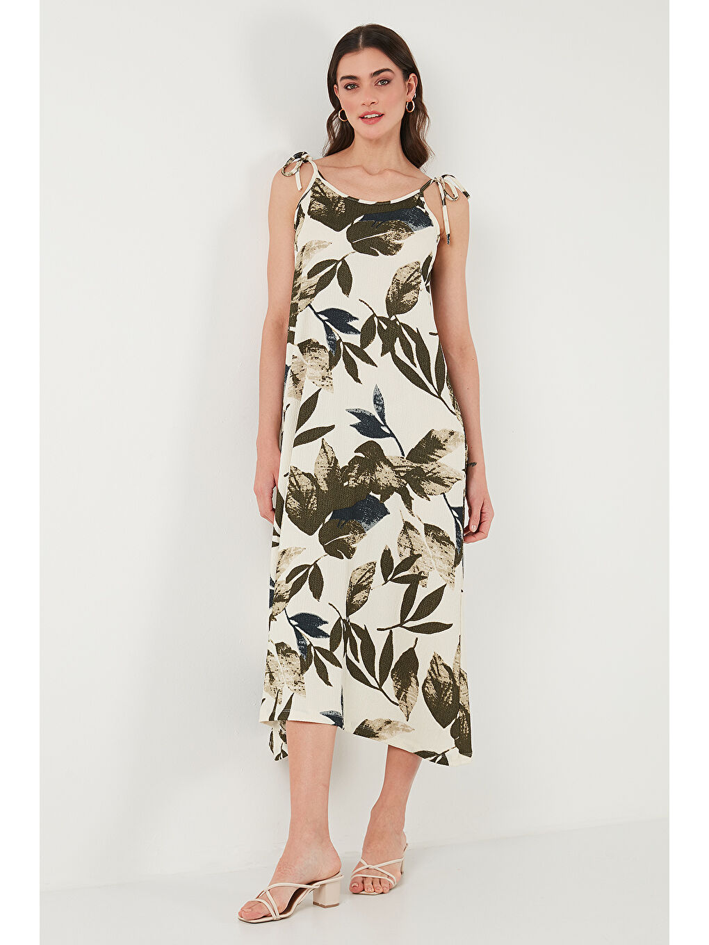 Yeşil Desenli Oversize Fit Bağlamalı İp Askılı Yuvarlak Yaka Midi Boy Kadın Elbise 5869022-2