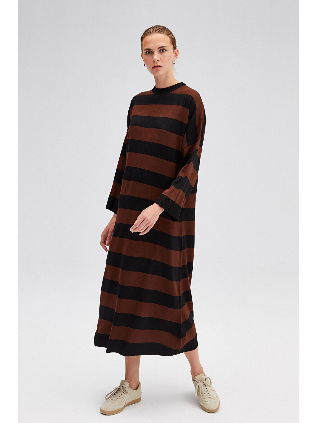 Siyah İnce Çizgili Triko Elbise-1