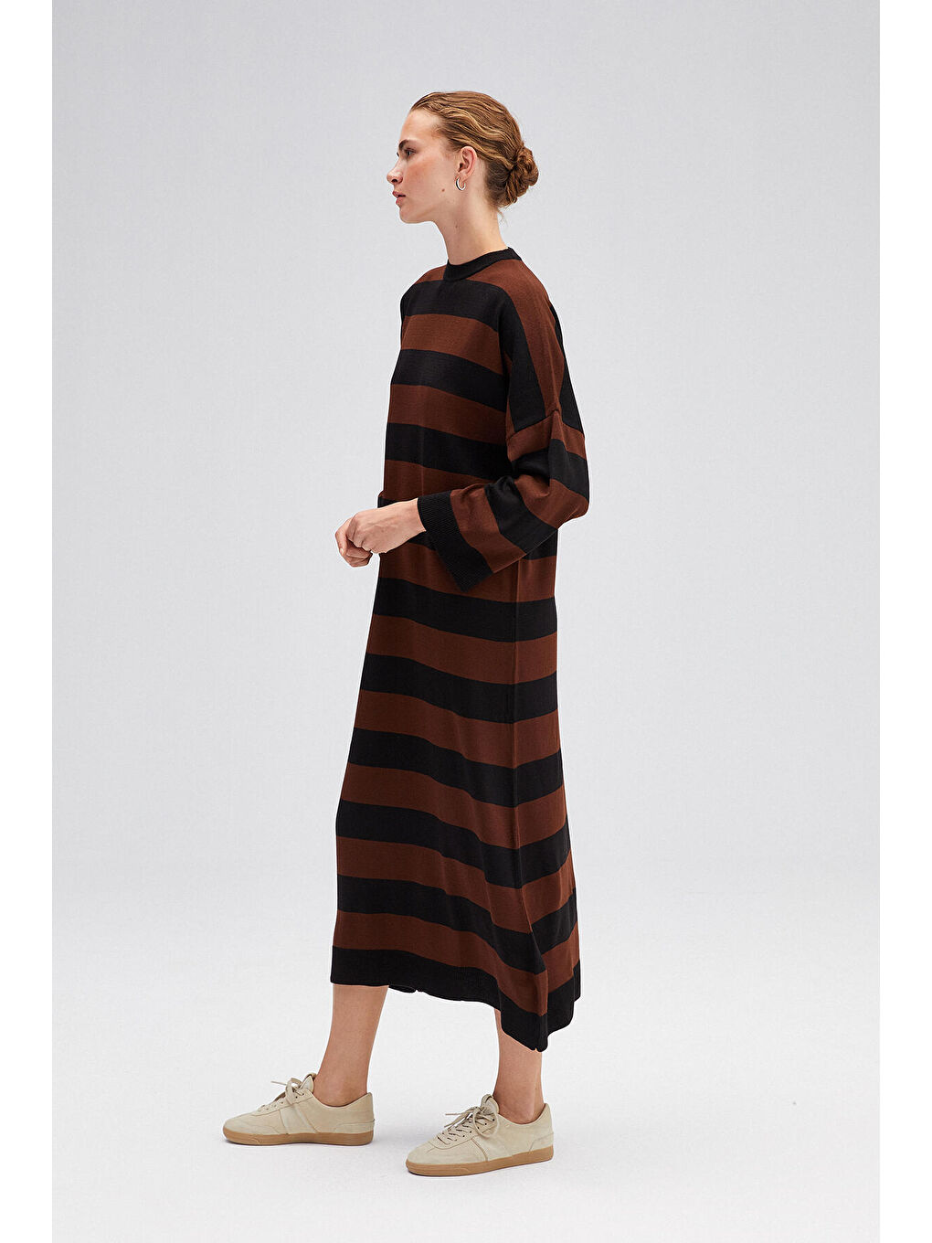 Siyah İnce Çizgili Triko Elbise-2