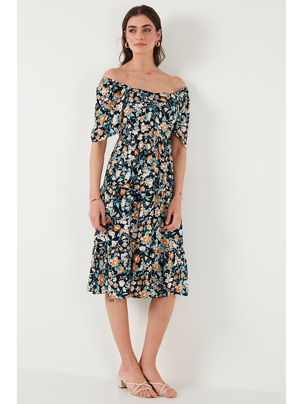 Lacivert Desenli Oversize Fit Carmen Yaka Büzgü Detaylı Midi Boy Kadın Elbise 6782169-3