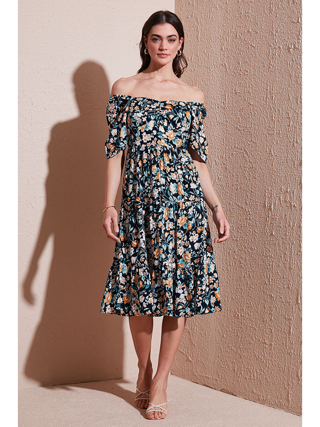 Lacivert Desenli Oversize Fit Carmen Yaka Büzgü Detaylı Midi Boy Kadın Elbise 6782169-6