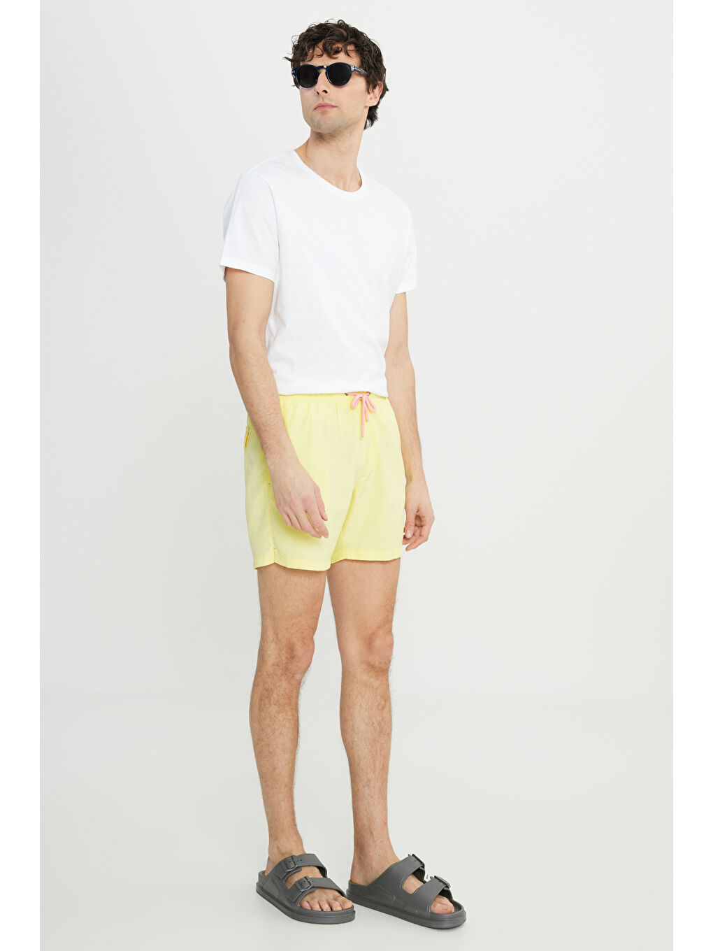 Erkek Sarı Standart Fit Normal Kesim Cepli Hızlı Kuruyan Desenli Deniz Şortu-2