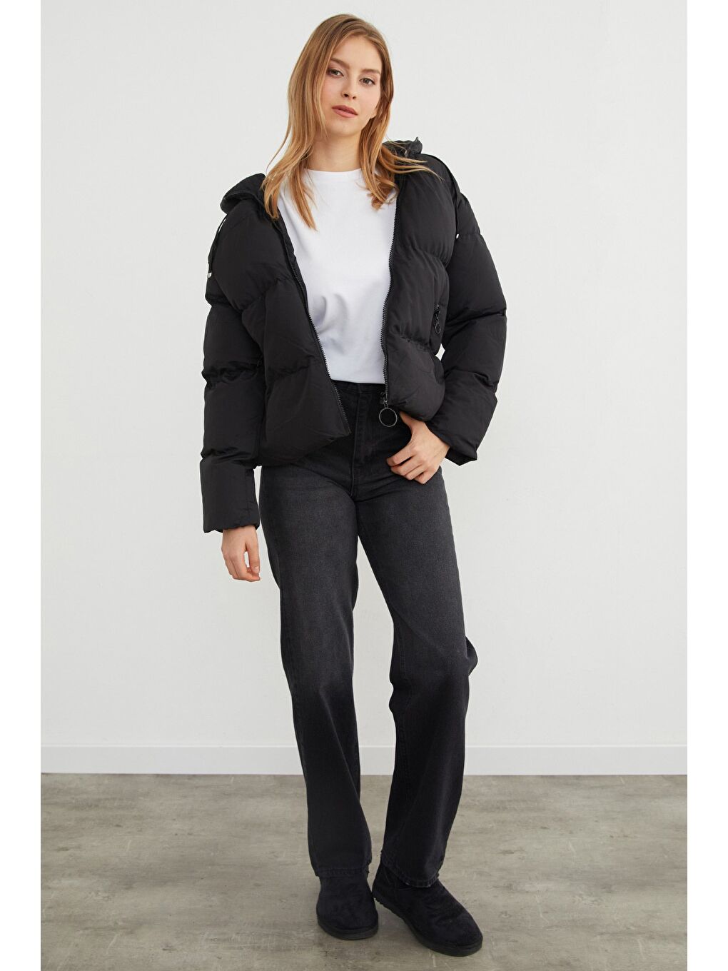 Siyah Kapüşonlu Crop Şişme Mont-3