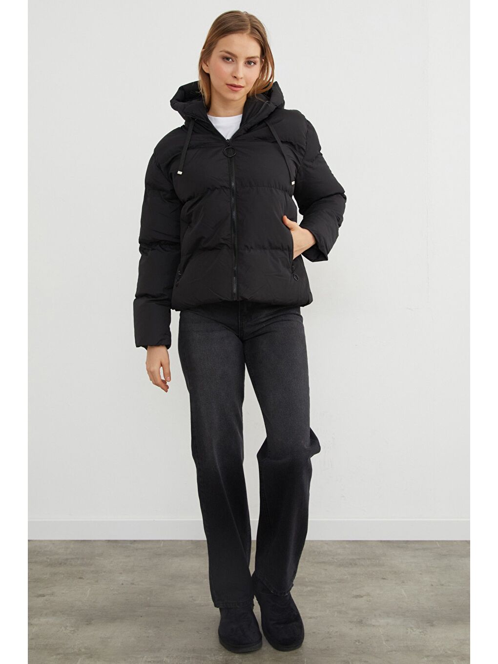 Siyah Kapüşonlu Crop Şişme Mont-4