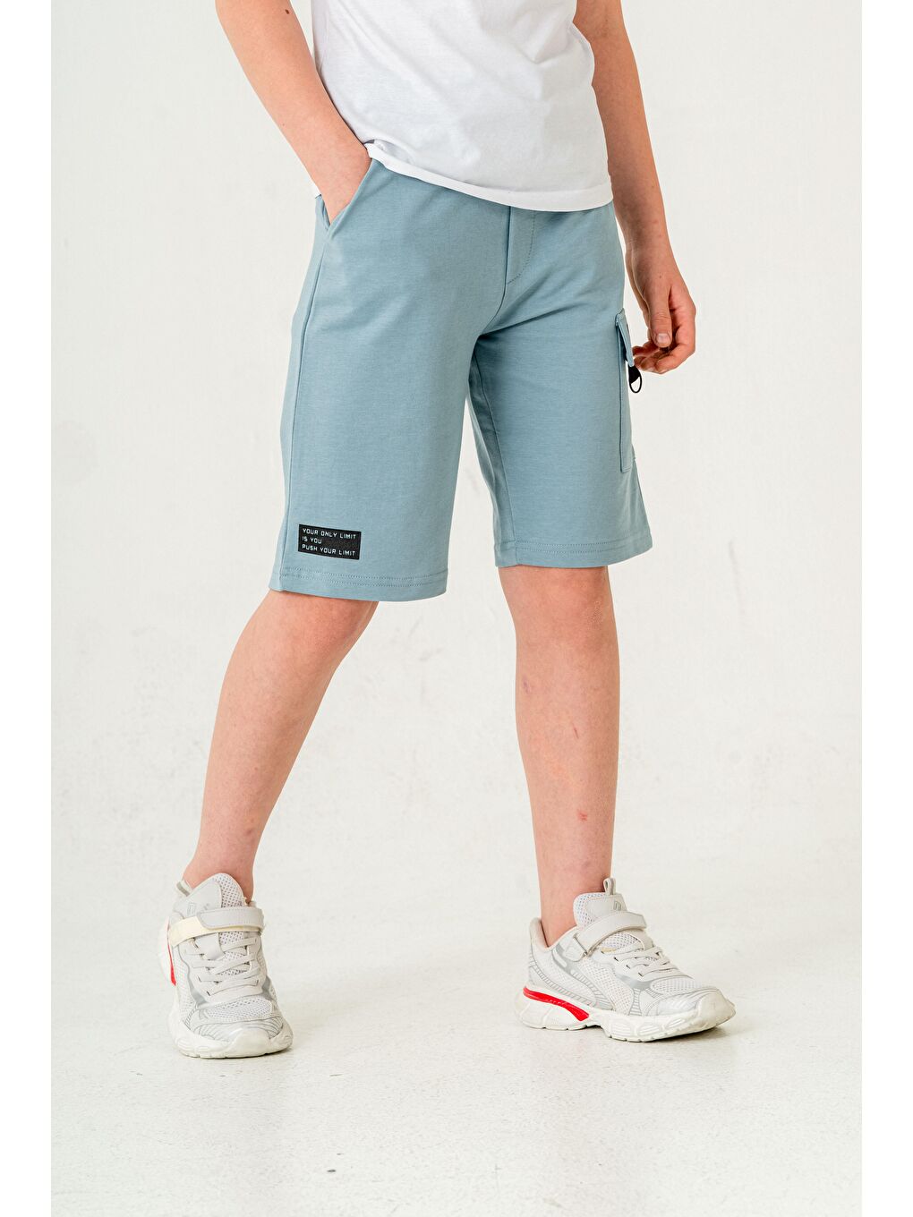 Mavi Kargo Cepli Cep Kapağı Lieve In Yourself Baskılı Erkek Çocuk Şort-7