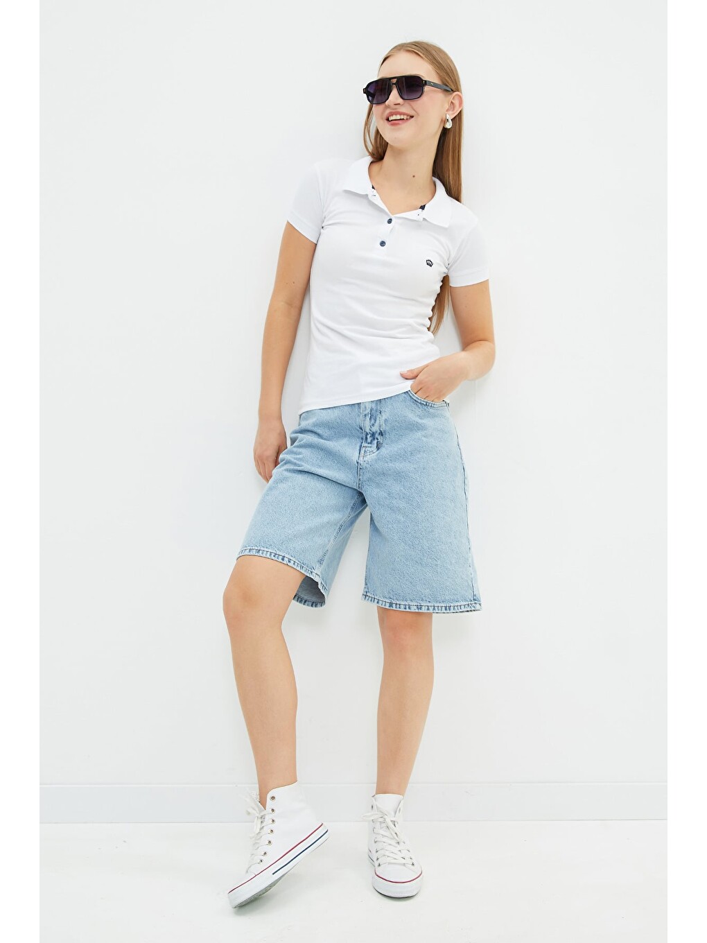 Beyaz Nakışlı Polo Yaka Slim Fit Tişört-1