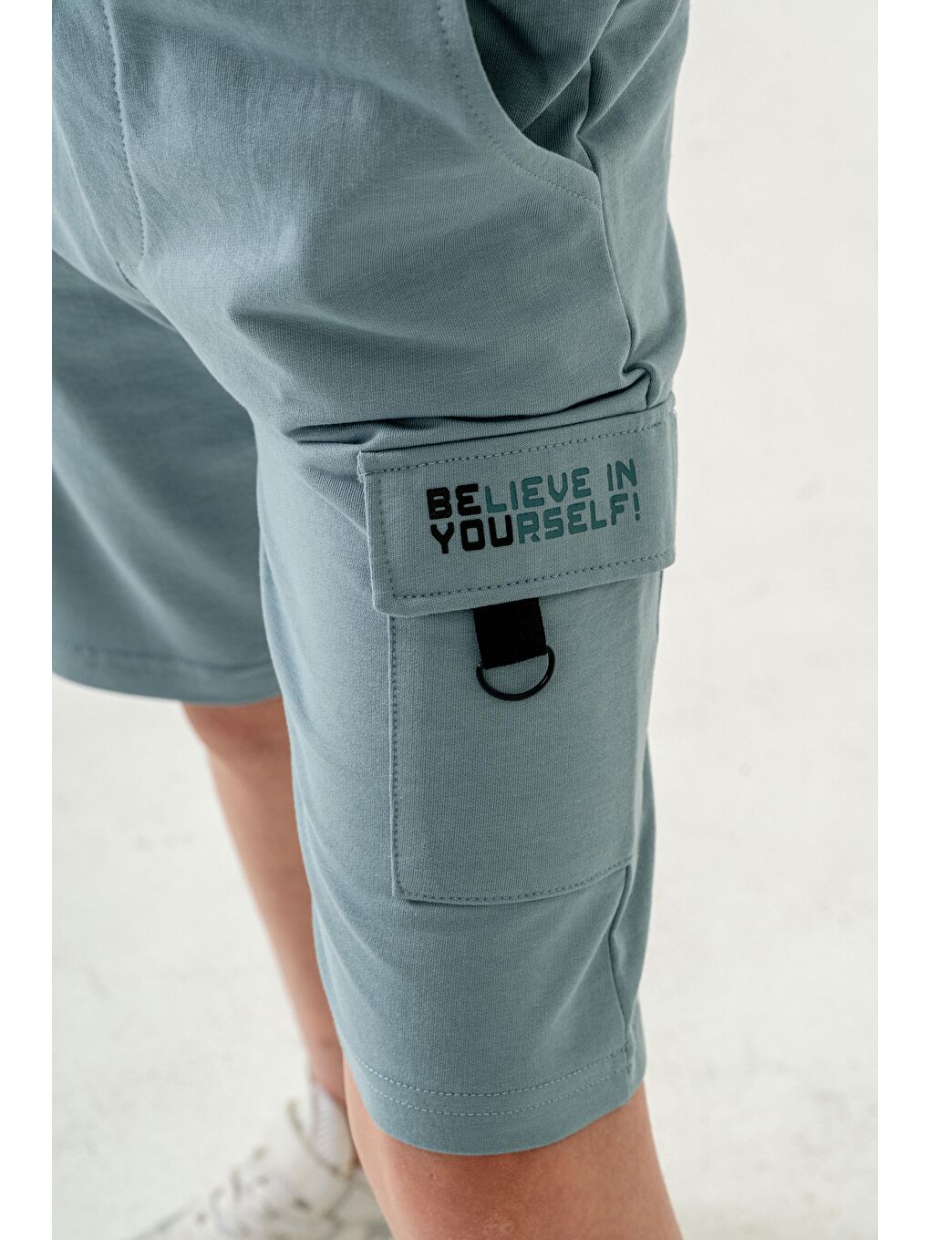 Mavi Kargo Cepli Cep Kapağı Lieve In Yourself Baskılı Erkek Çocuk Şort-9