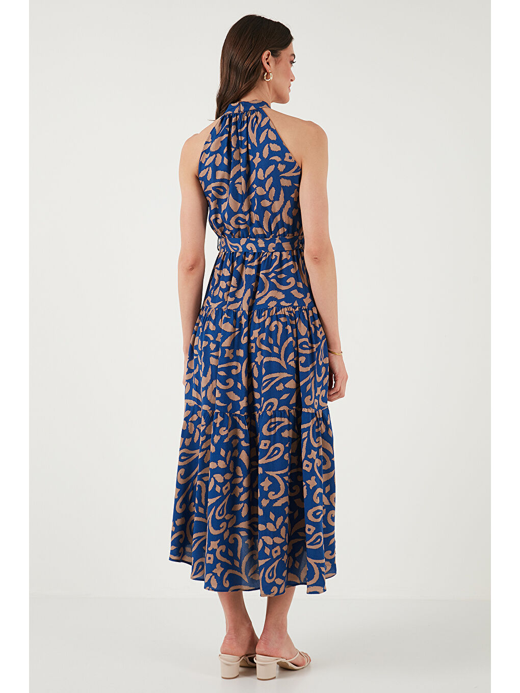 İndigo Desenli Regular Fit Halter Yaka Kemerli Midi Boy Kadın Elbise 6772030-1