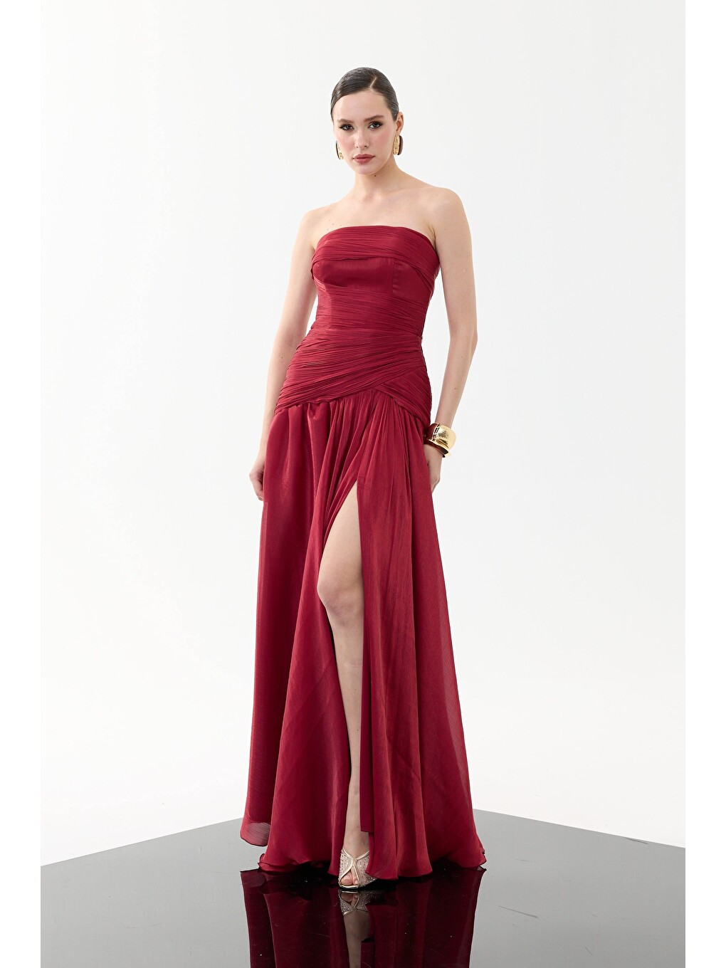Bordo Straplez Yırtmaçlı Organze Abiye Elbise-1