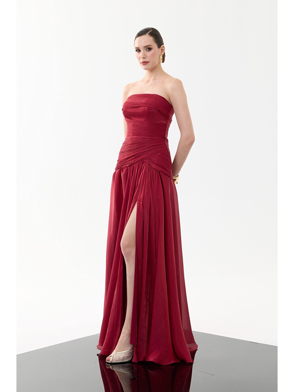 Bordo Straplez Yırtmaçlı Organze Abiye Elbise-2