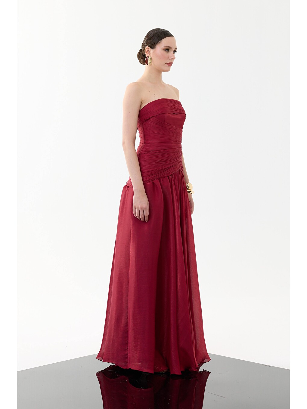Bordo Straplez Yırtmaçlı Organze Abiye Elbise-3