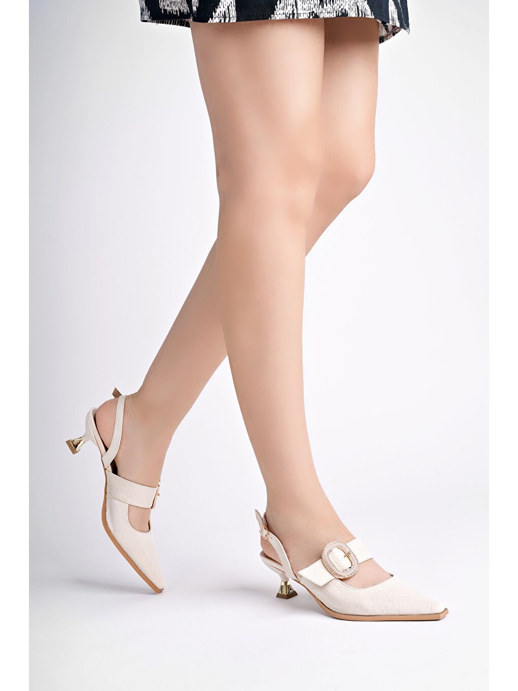 Bej MARİANA Toka Detaylı Kadın Günlük Klasik Topuklu Ayakkabı-4