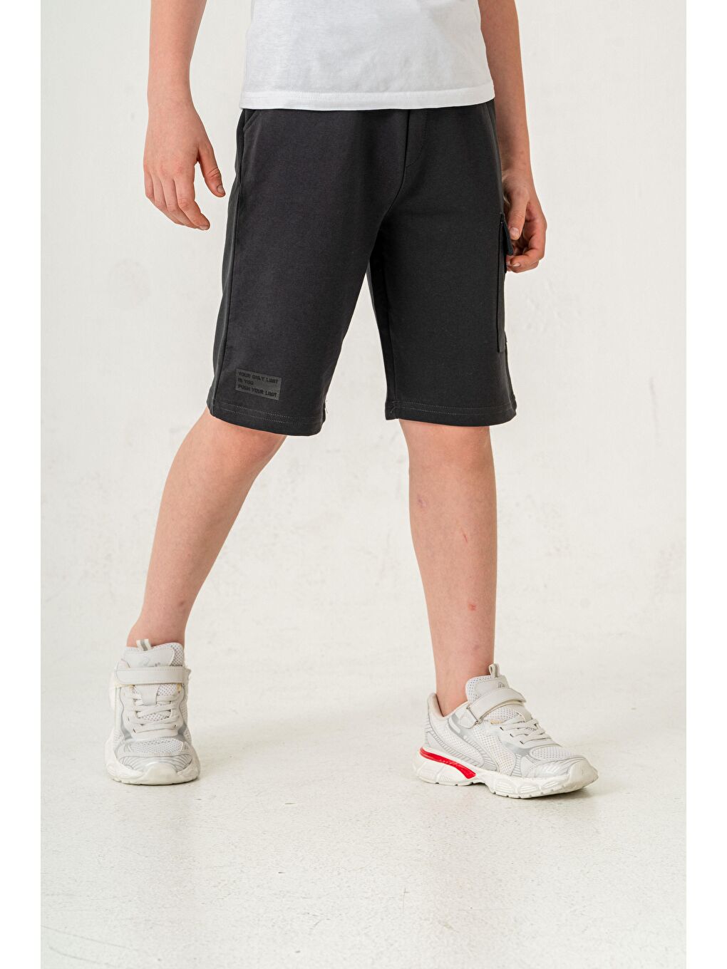 Gri Kargo Cepli Cep Kapağı Lieve In Yourself Baskılı Erkek Çocuk Şort-4