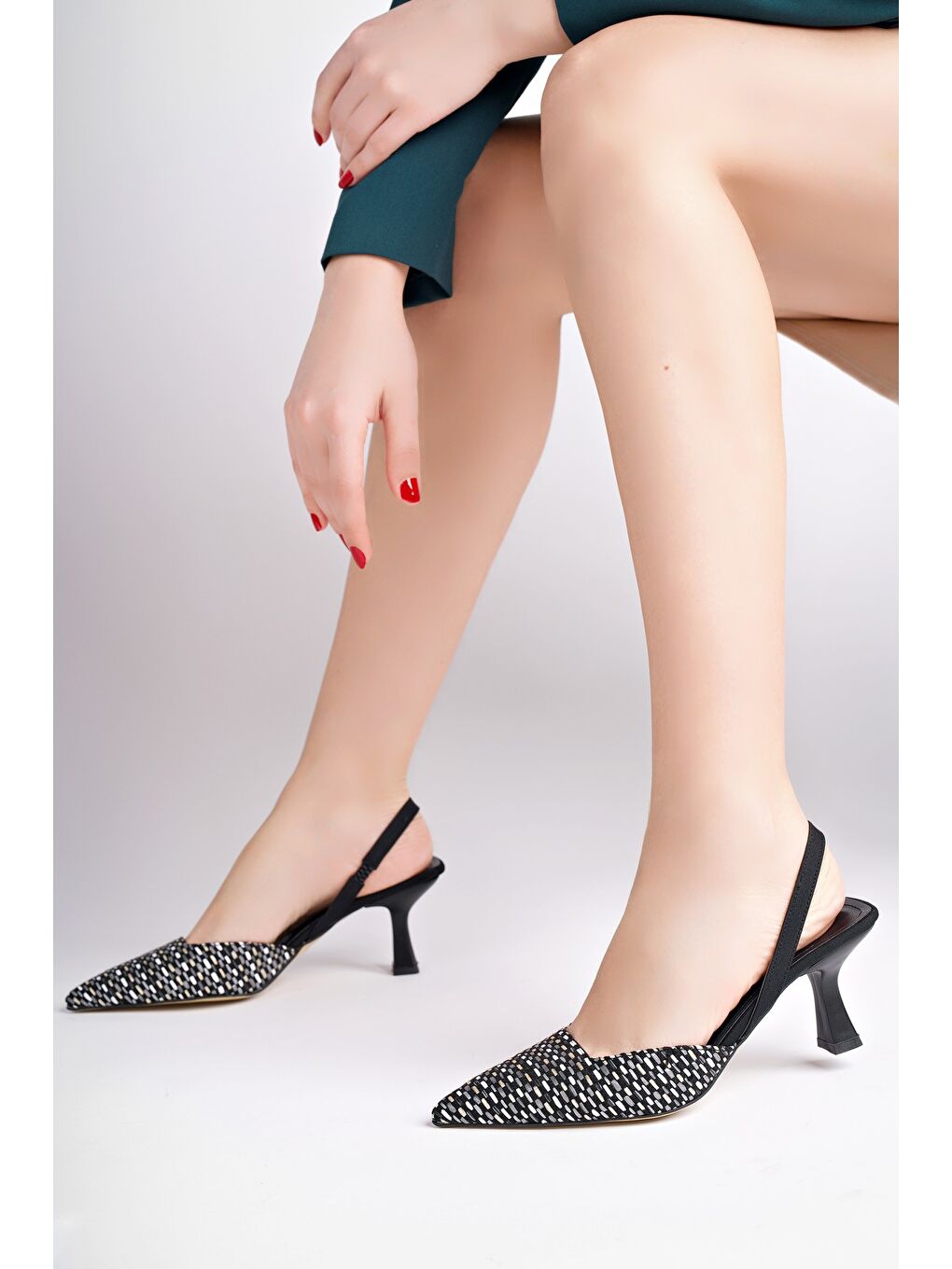 Siyah LOUVRE Sivri Burun Arkası Açık Lastikli Hasır Kadın Günlük Topuklu Ayakkabı-5