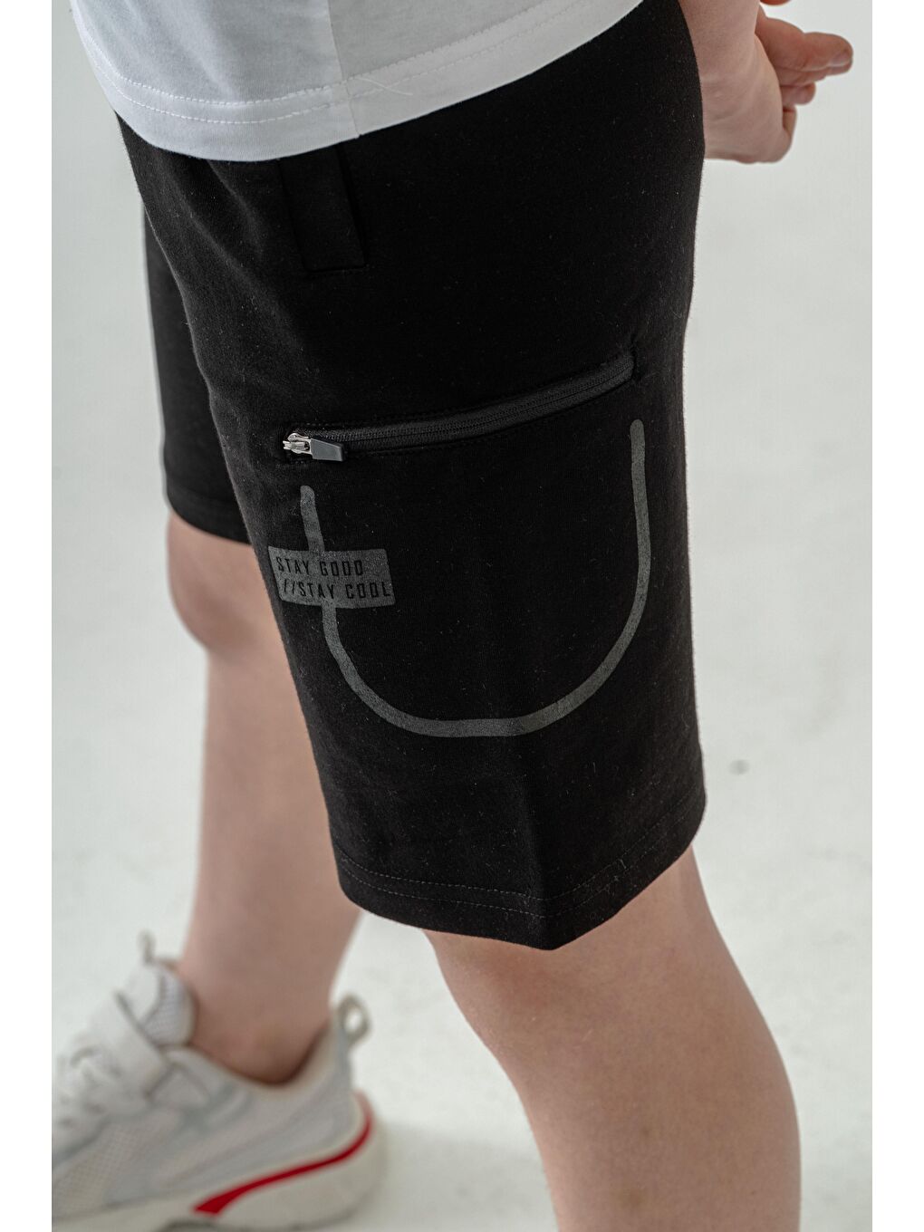 Siyah Stay  Good Baskılı Cep Fermuarlı Erkek Çocuk Şort-6