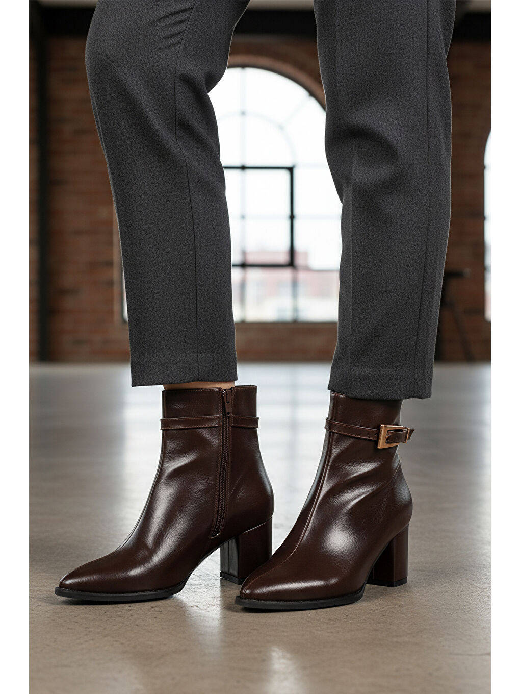 Kahverengi Kahve Dar Kalıp İçi Polarlı Sivri Burun Topuklu Kadın Bot 262327 Z-2