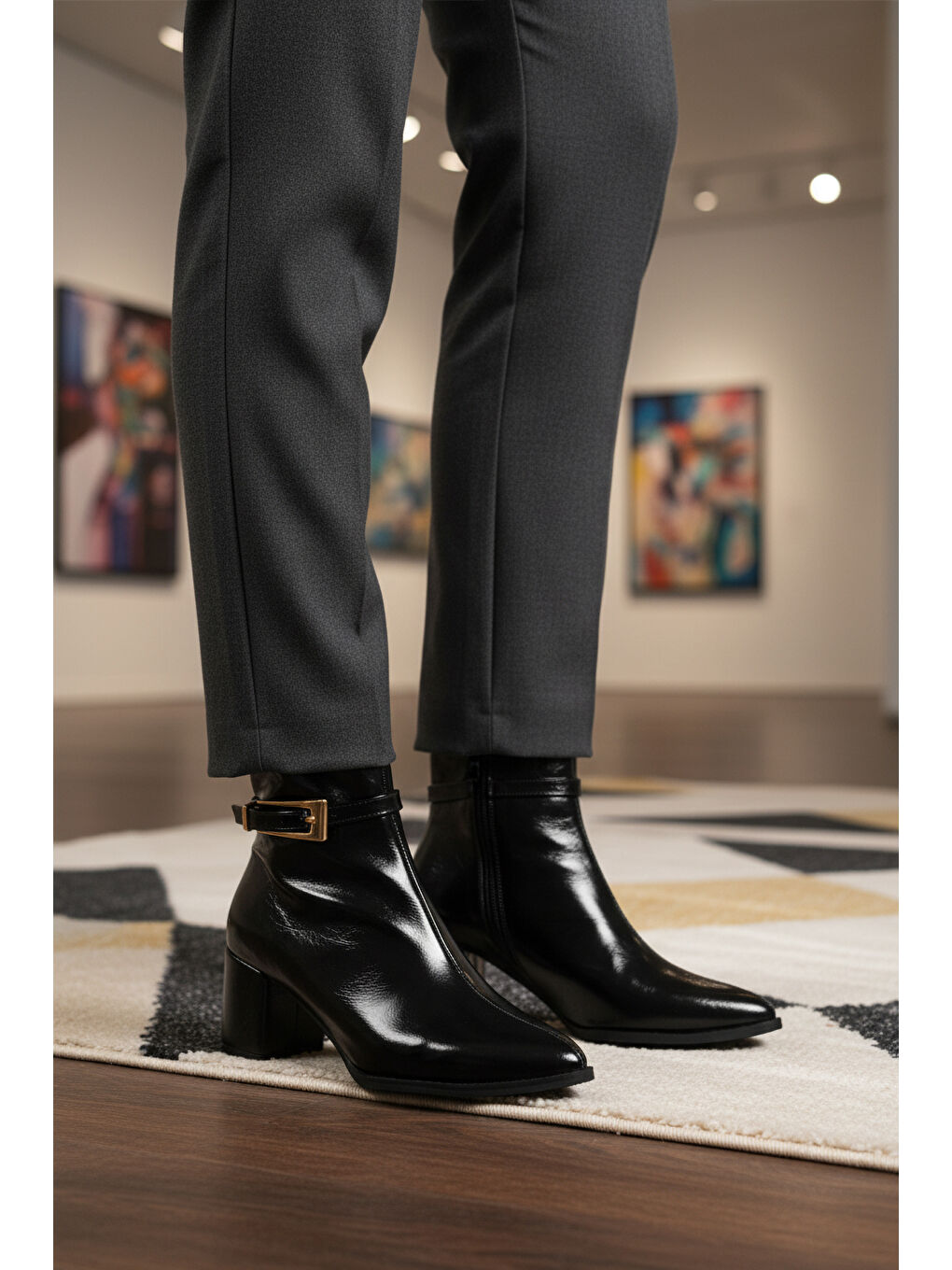 Siyah Dar Kalıp İçi Polarlı Sivri Burun Topuklu Kadın Bot 262327 Z-2