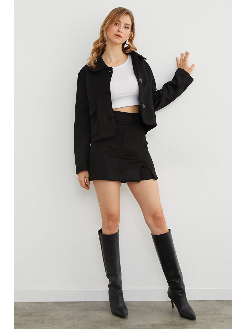 Siyah Basic Süet Yırtmaçlı Şort Etek