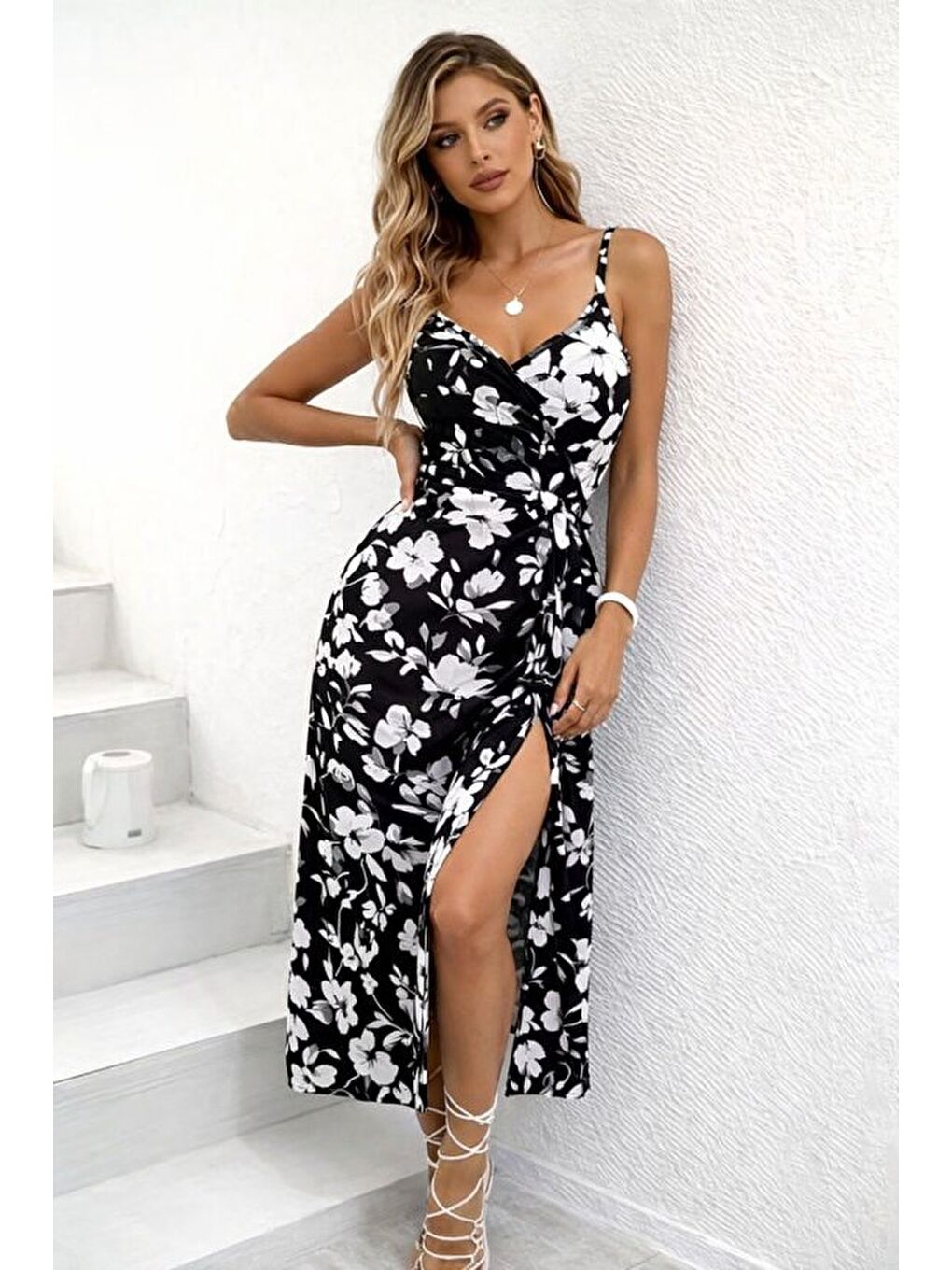 Siyah Kadın Ip Askılı Kruvaze Yakalı Beli Lastikli önden Yırtmaçlı Desenli Süprem Midi Elbise-1