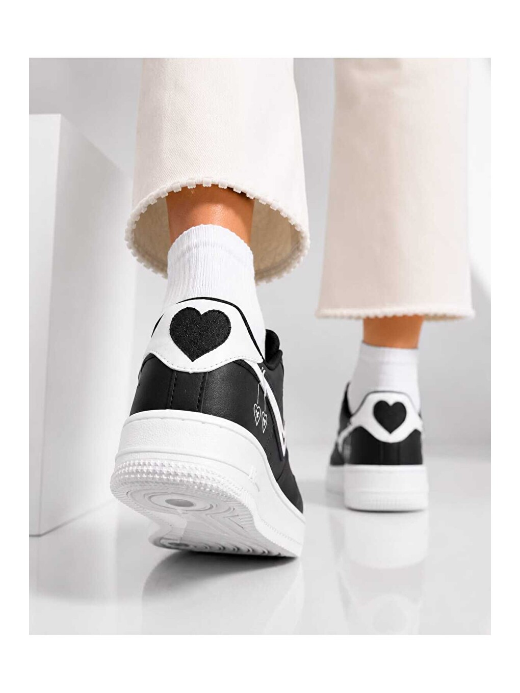 Siyah Kadın Trend Kiraz İşlemeli Casual Sneaker, Nakış Detaylı Konforlu Günlük Ayakkabı-3