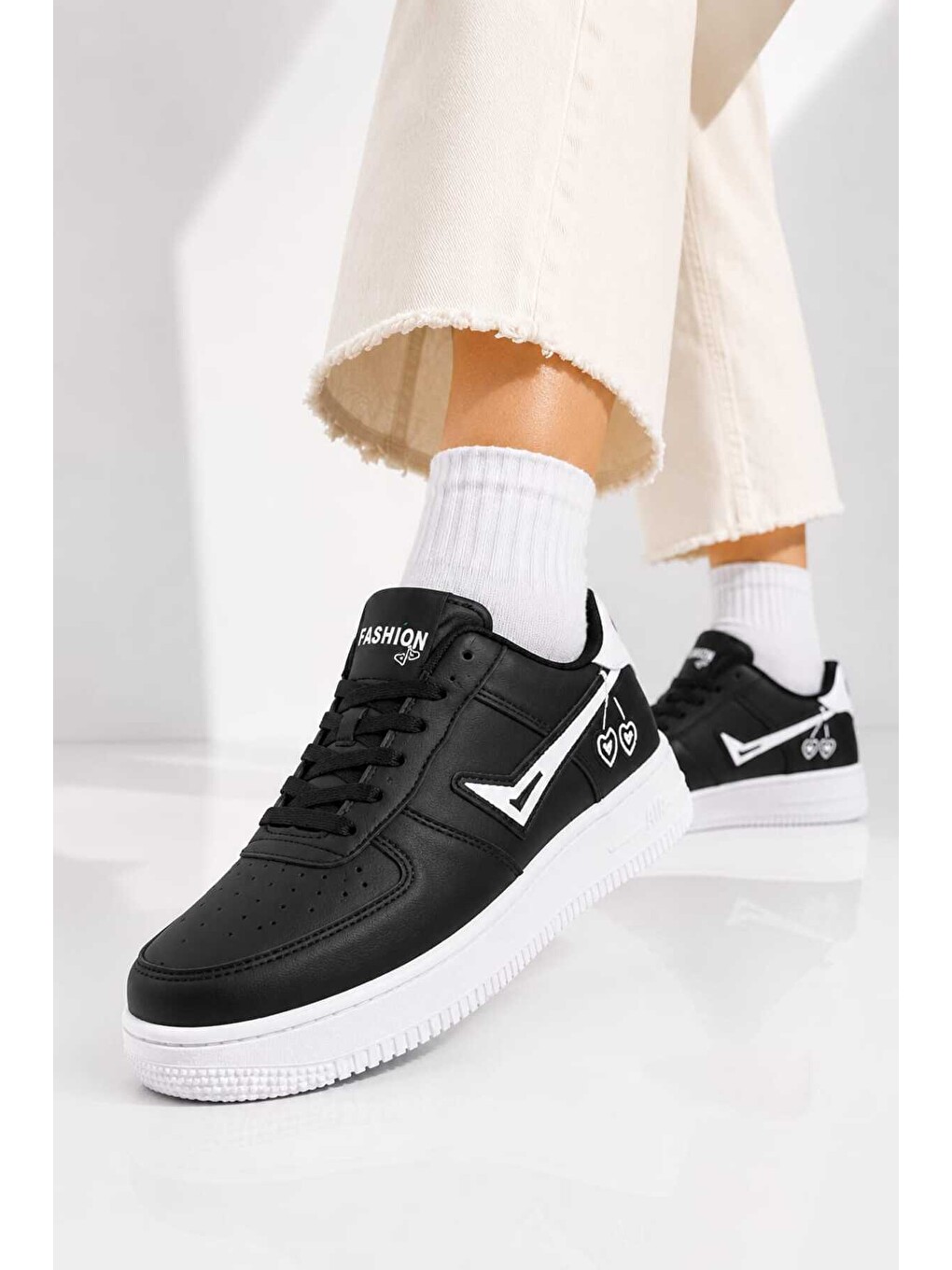 Siyah Kadın Trend Kiraz İşlemeli Casual Sneaker, Nakış Detaylı Konforlu Günlük Ayakkabı-4