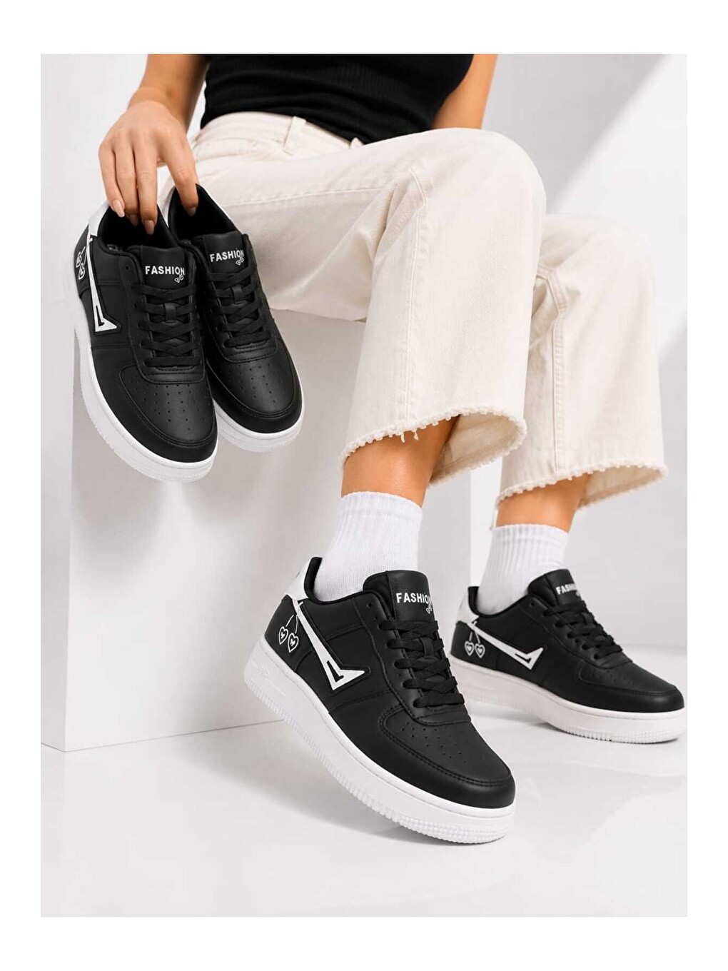 Siyah Kadın Trend Kiraz İşlemeli Casual Sneaker, Nakış Detaylı Konforlu Günlük Ayakkabı-5