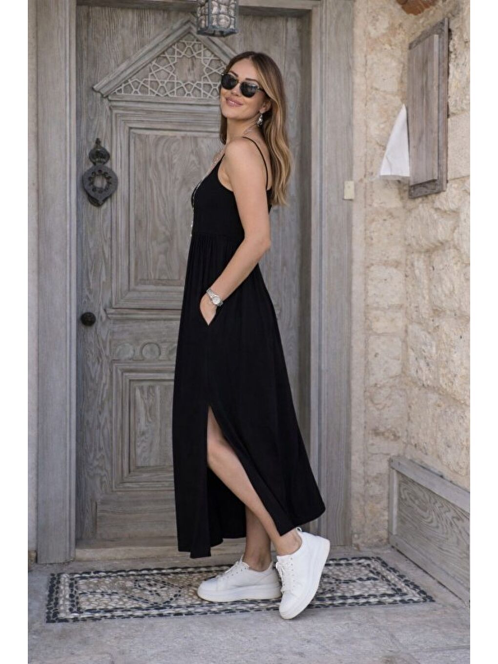 Siyah Kadın Ip Askılı Yuvarlak Yakalı önden Yırtmaçlı Cep Detaylı Uzun Viskon Elbise-2
