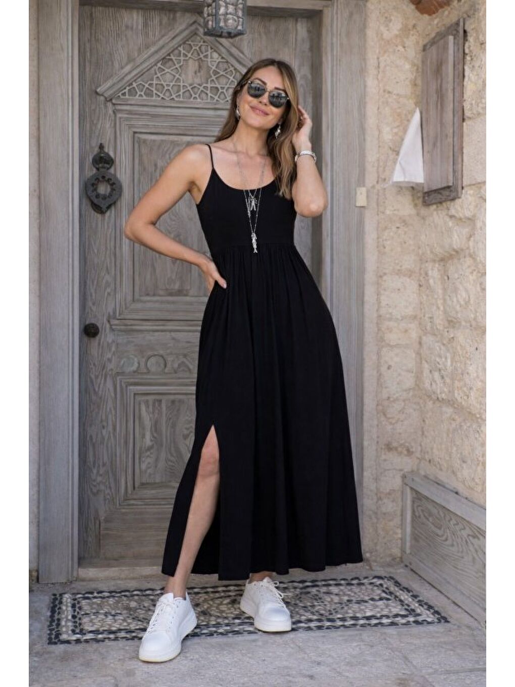 Siyah Kadın Ip Askılı Yuvarlak Yakalı önden Yırtmaçlı Cep Detaylı Uzun Viskon Elbise-3