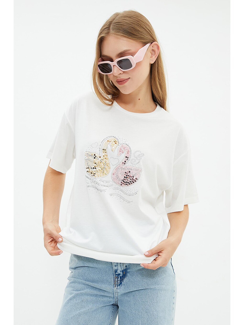 Beyaz Taşlı Pullu Flamingo Baskılı Tişört
