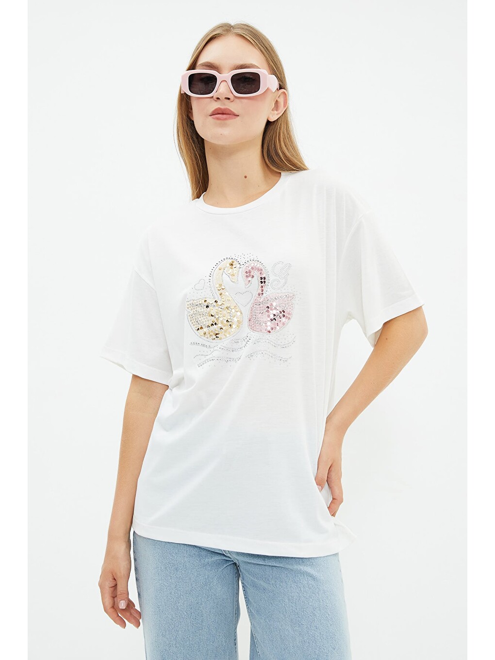 Beyaz Taşlı Pullu Flamingo Baskılı Tişört-1