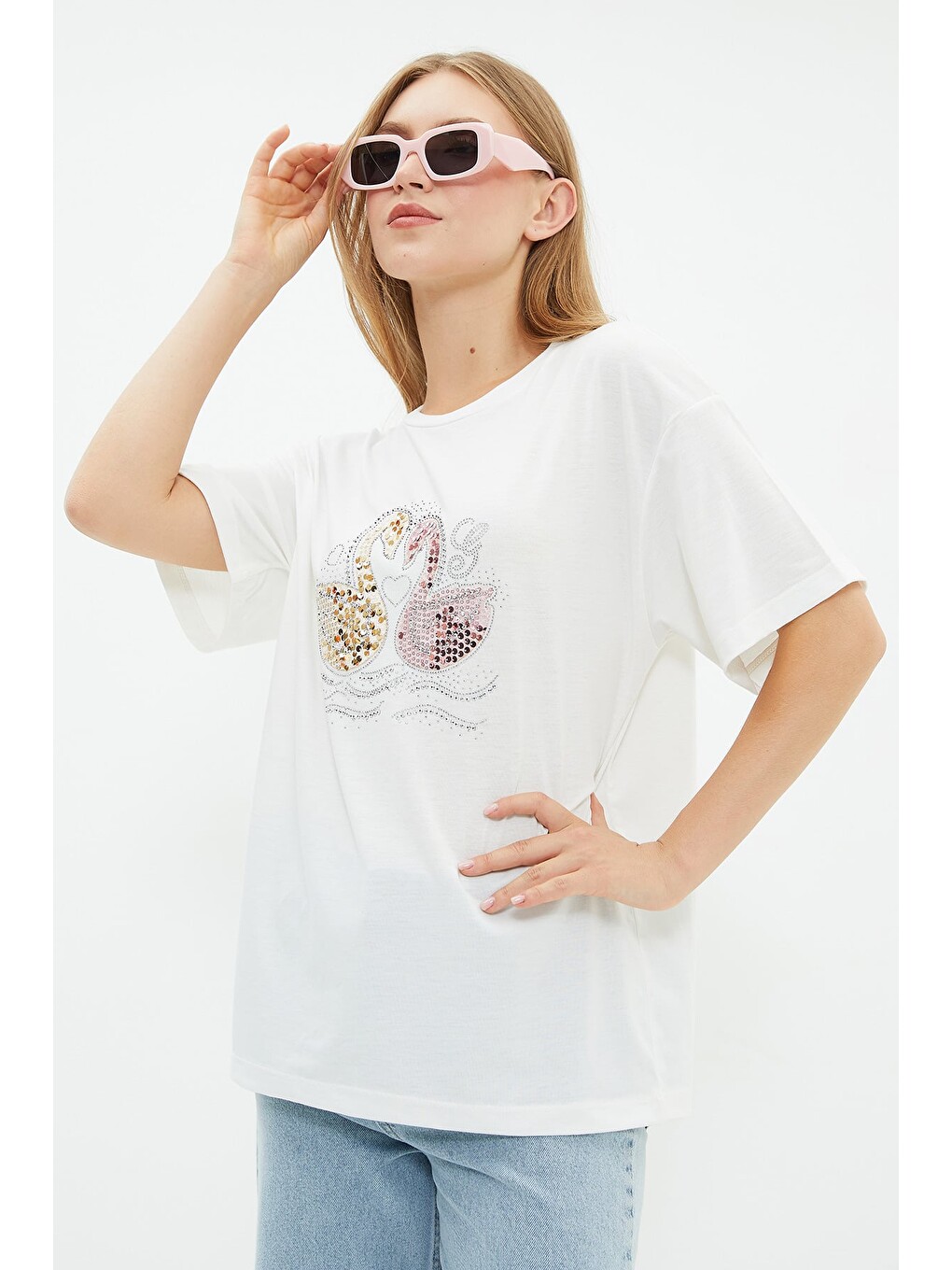 Beyaz Taşlı Pullu Flamingo Baskılı Tişört-3