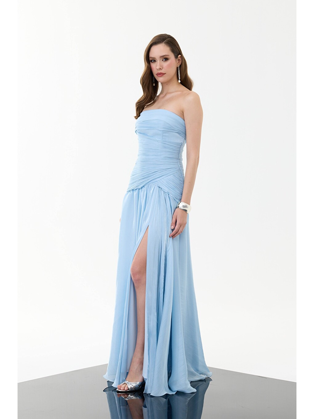 Bebe Mavi Straplez Yırtmaçlı Organze Abiye Elbise-3