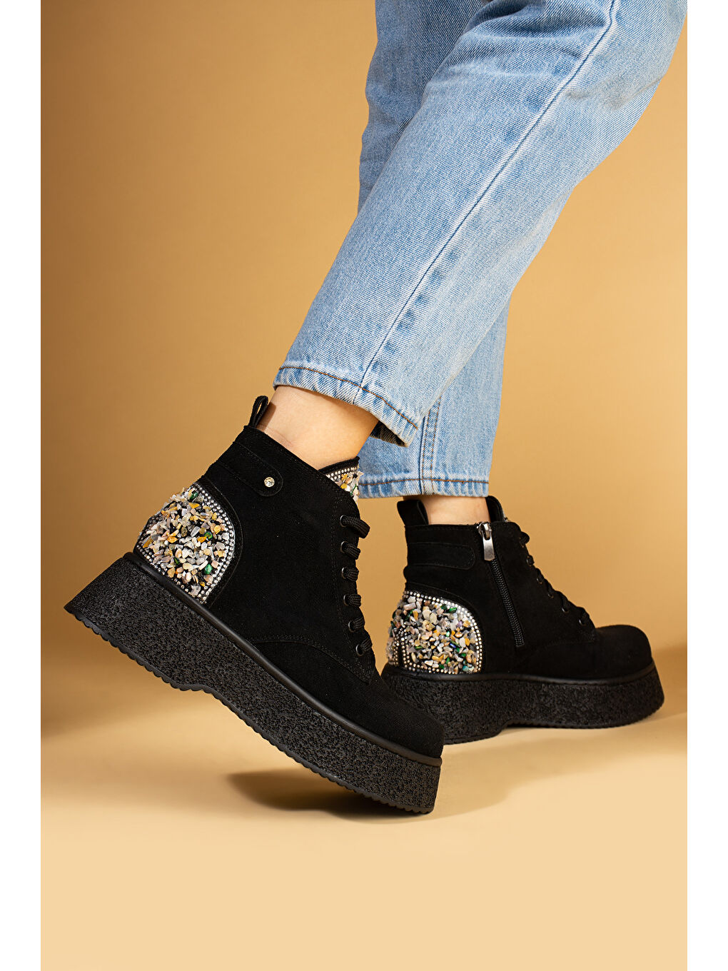 Siyah Taş Detaylı Kalın Taban Bağcıklı & Fermuarlı Kadın Bot 59-906-24Süet-2