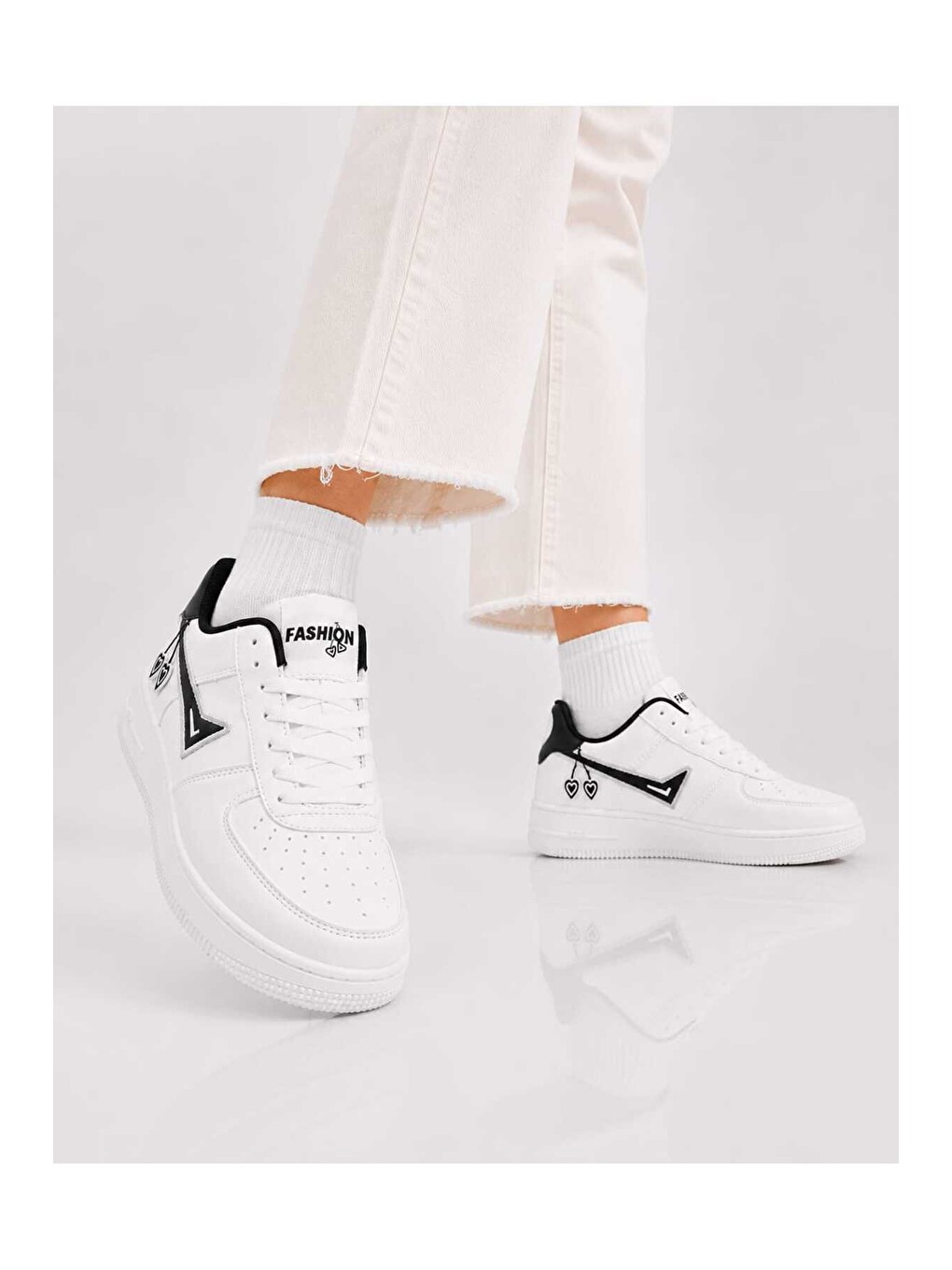 Beyaz Kadın Trend Kiraz İşlemeli Casual Sneaker, Nakış Detaylı Konforlu Günlük Ayakkabı-3