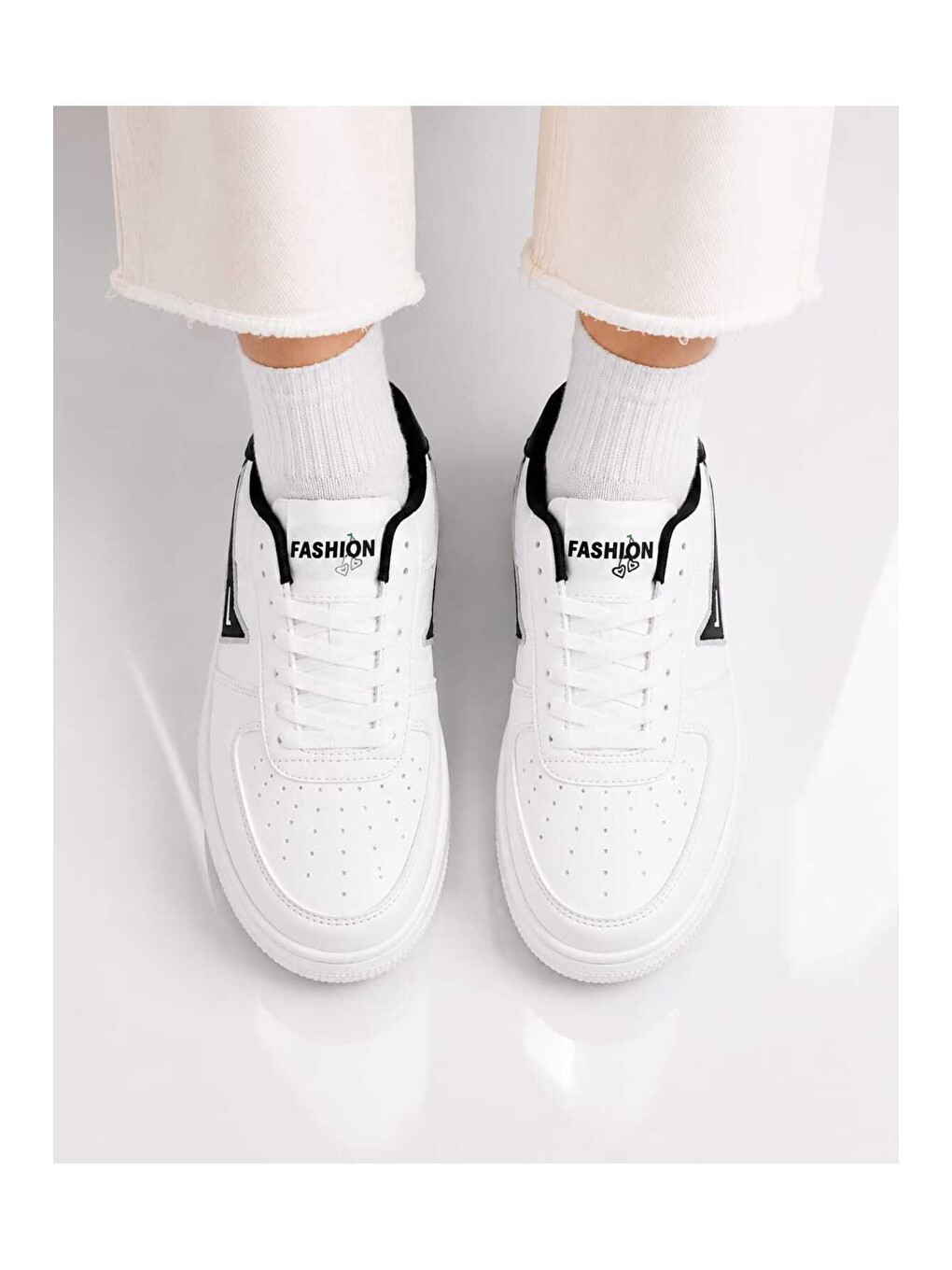 Beyaz Kadın Trend Kiraz İşlemeli Casual Sneaker, Nakış Detaylı Konforlu Günlük Ayakkabı-4