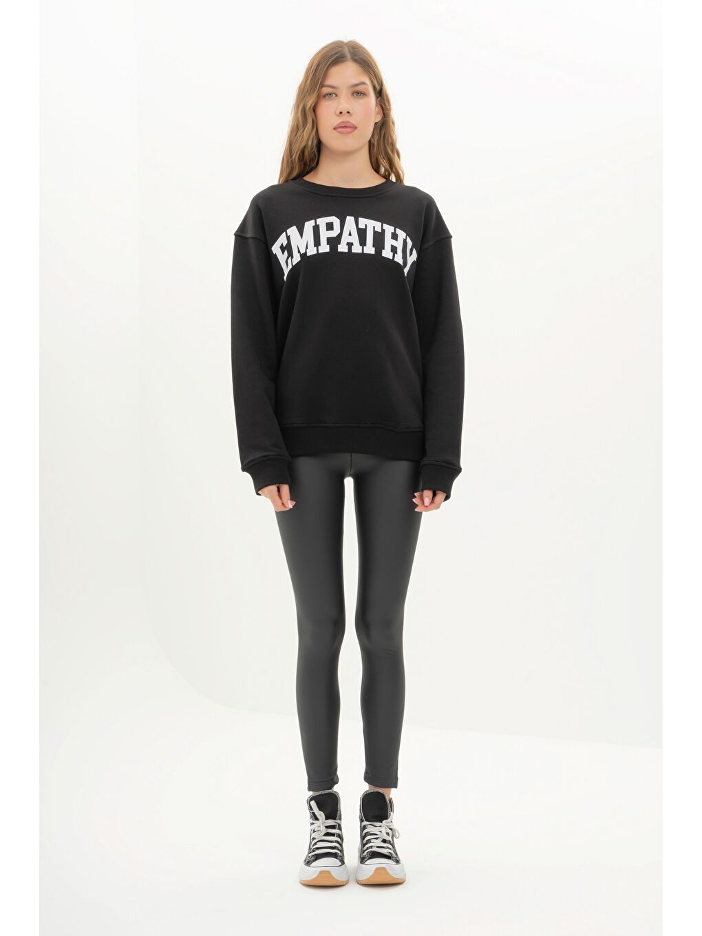 it's basic Siyah Kadın Siyah Renk Empathy Baskılı Oversize Üç İplik Sweatshirt