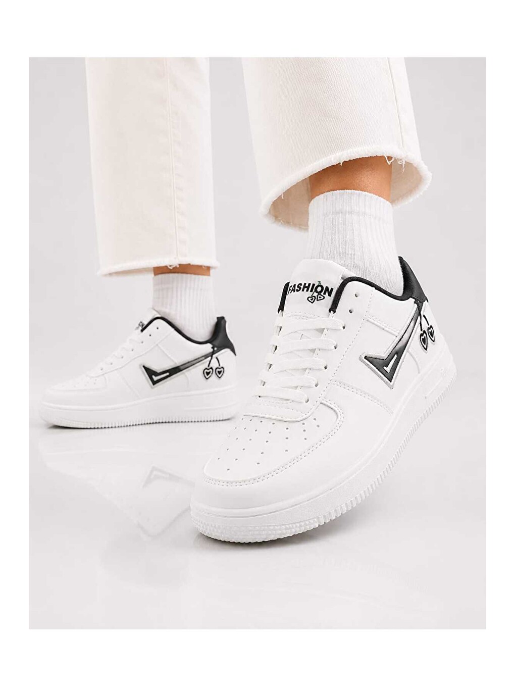 Beyaz Kadın Trend Kiraz İşlemeli Casual Sneaker, Nakış Detaylı Konforlu Günlük Ayakkabı-5