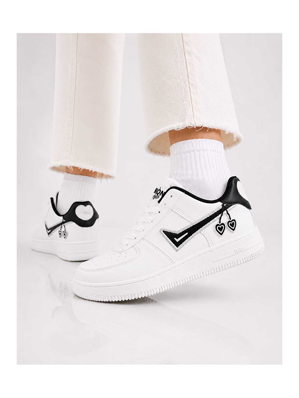 Beyaz Kadın Trend Kiraz İşlemeli Casual Sneaker, Nakış Detaylı Konforlu Günlük Ayakkabı-6