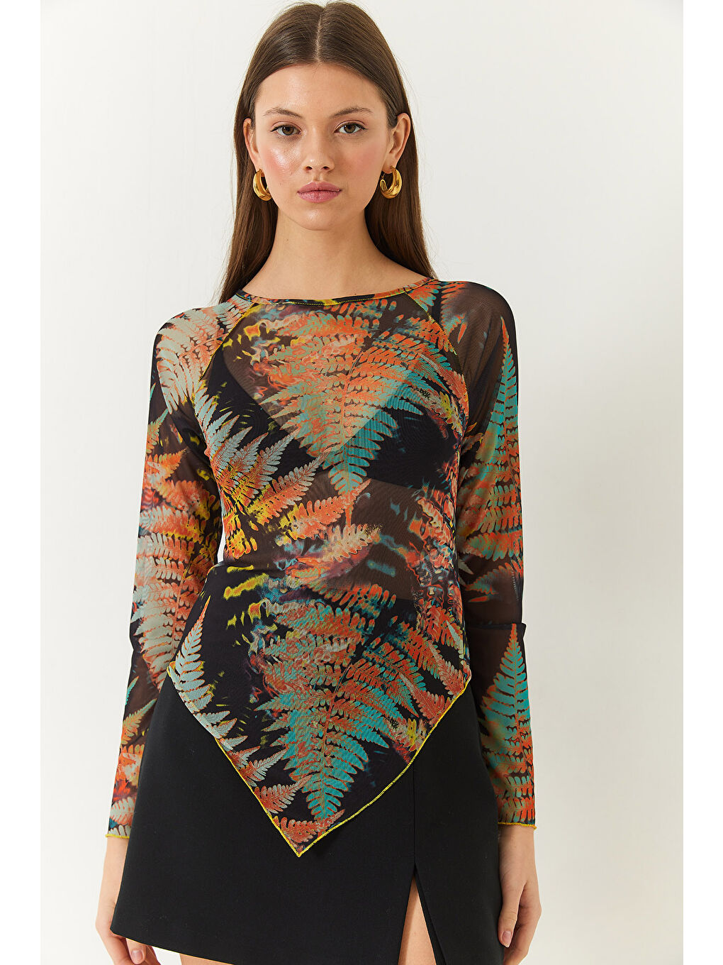 Siyah Kadın Bisiklet Yaka Dijital Baskılı Asimetrik Kesim Tül Bluz-1