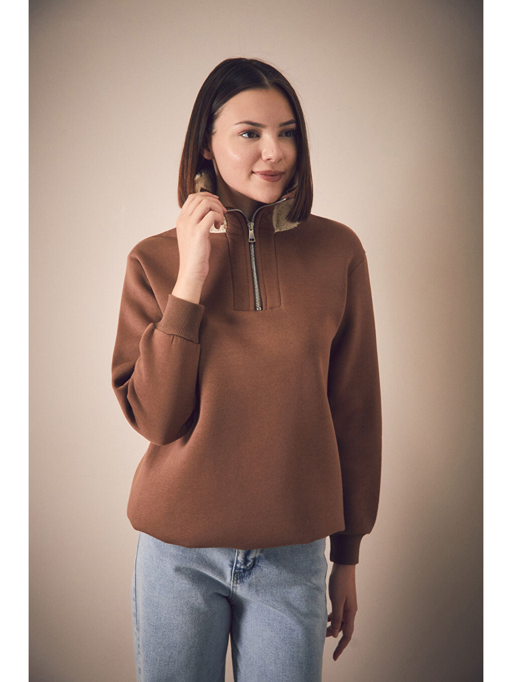 Fullamoda Kahverengi Basic Yakası Pelüş Detaylı Beli Stoperli Sweatshirt - 2