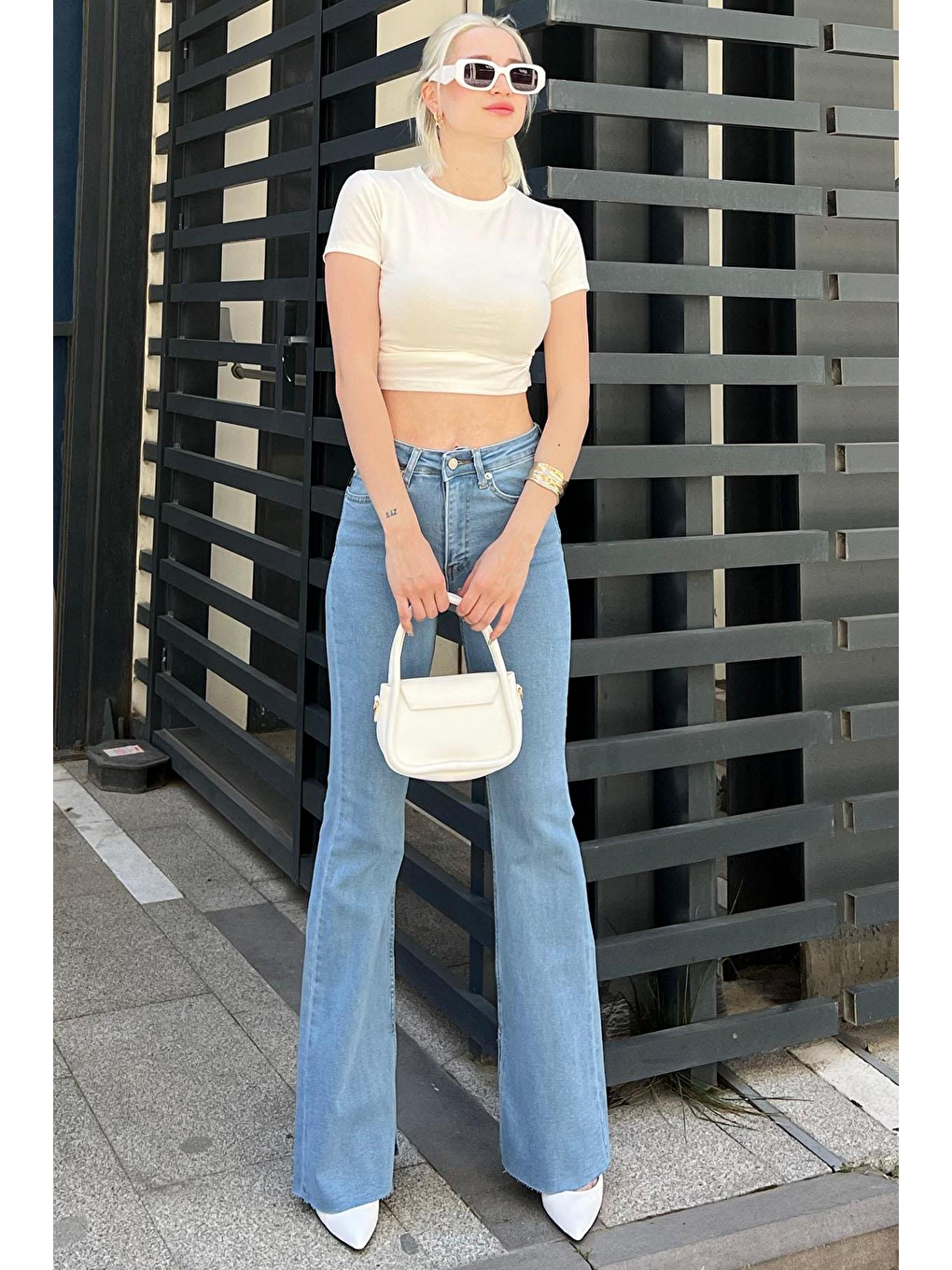 Açık Mavi Yırtmaçlı Elastanlı Çan Paça Jean Pantolon Mg1518-4