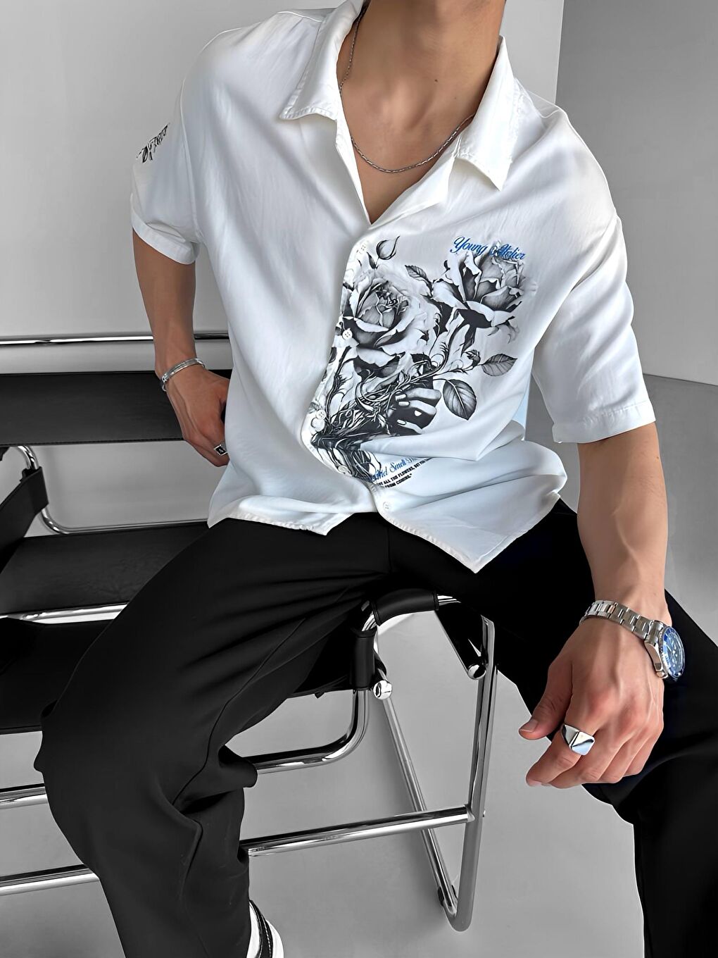 Erkek Oversize 'Young Atelier' Baskılı Flower Desenli Gömlek Beyaz-1