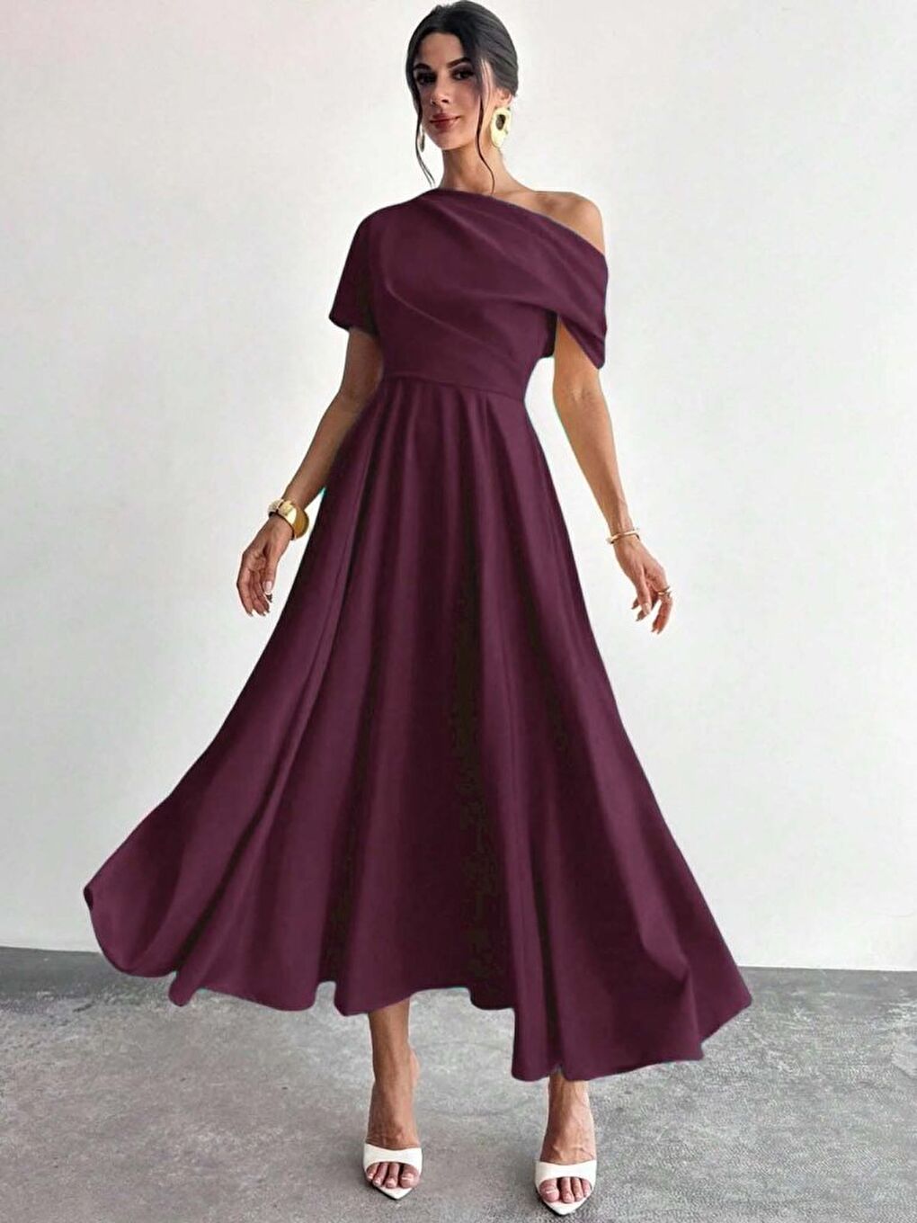 Bordo Kadın Omuzdan Açık Kısa Kollu Omuzdan Pileli Uzun Janjan Krep Elbise