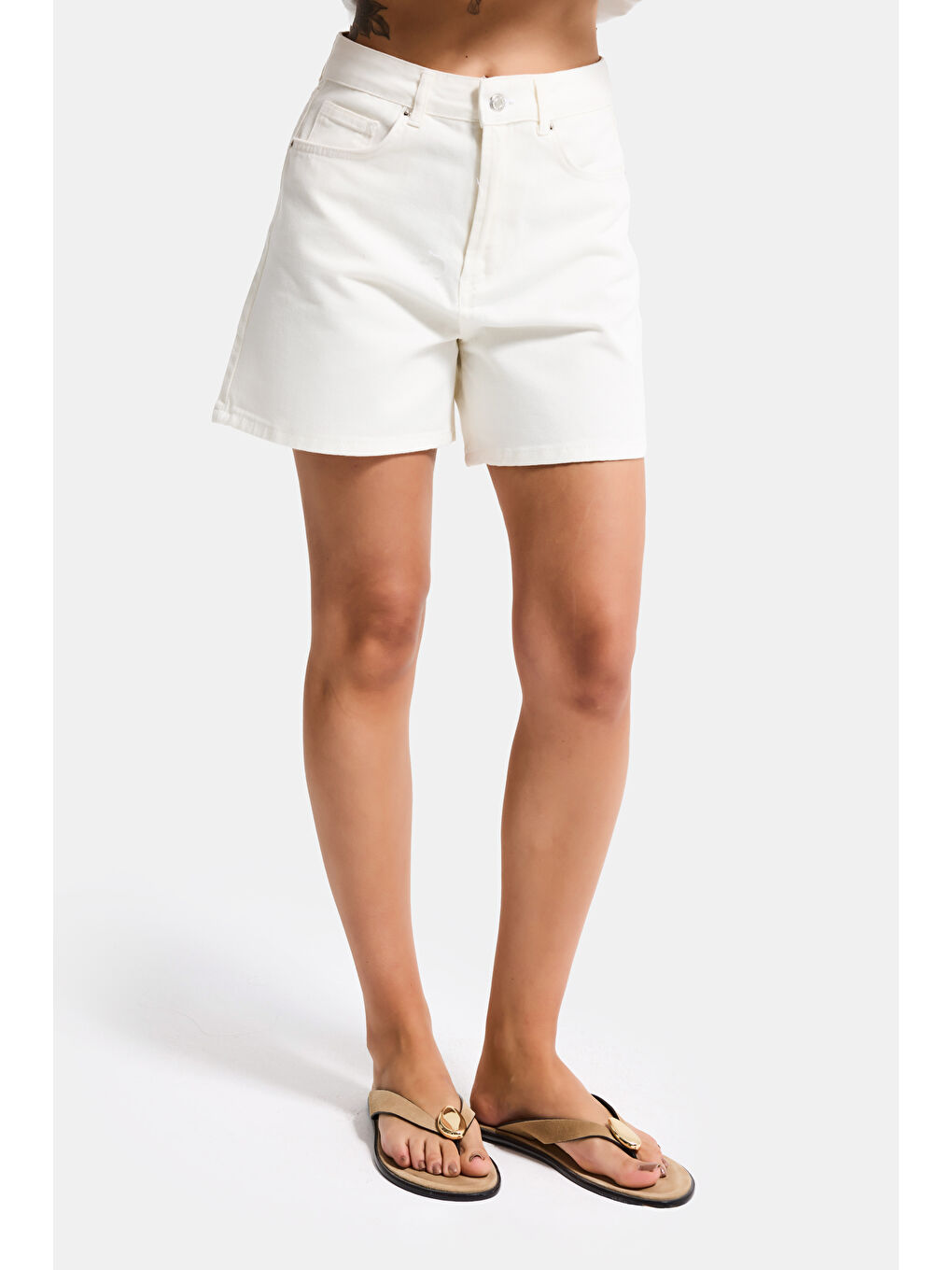 Kadın Kırık Beyaz Diana 7s6-101 Mom Fit Midi Boy Denim Şort-1