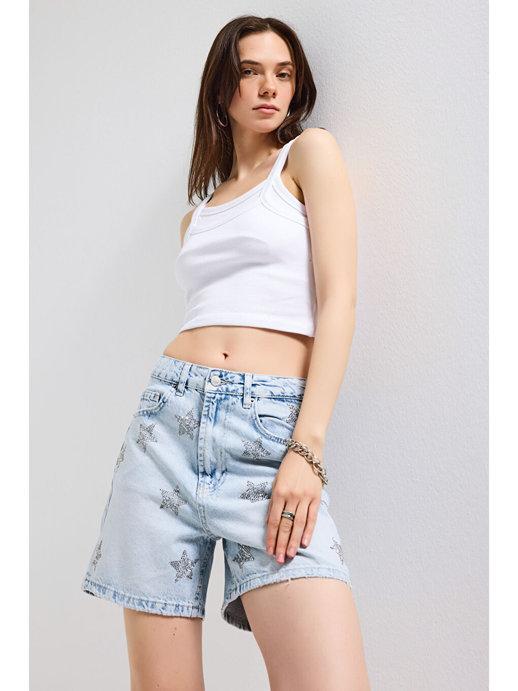 Mavi Kadın Jean Rengi T-4s6-3 Mom Fit Midi Boy Parlak Yıldız Taşlı Özel Tasarım Denim Şort-6