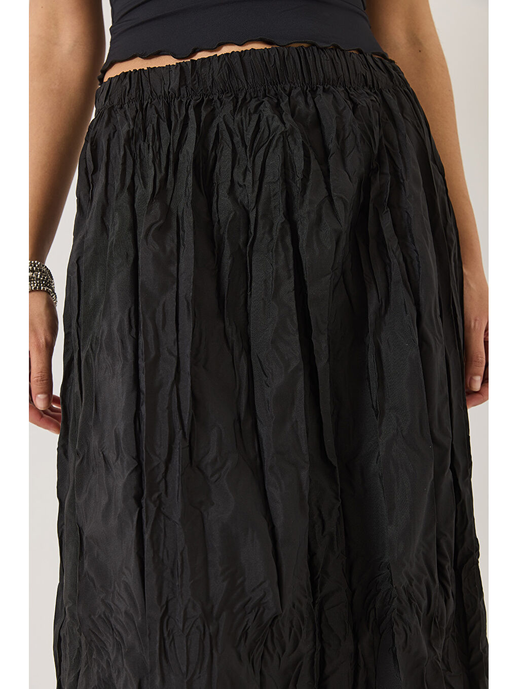 Siyah Kadın Beli Lastikli Crush Efektli Uzun Etek-5